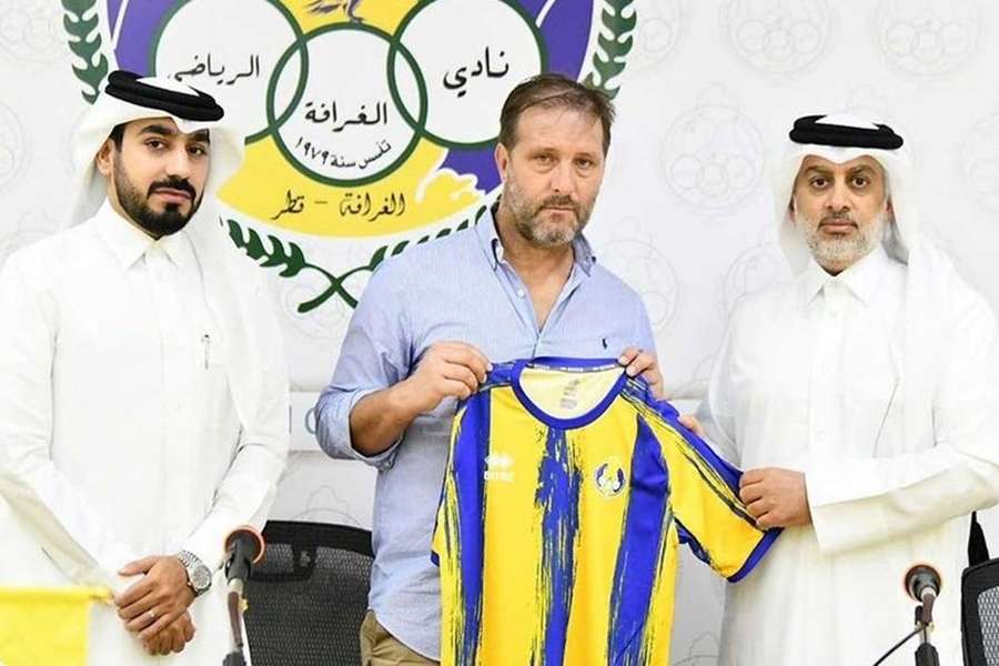 Pedro Martins na apresentação oficial como treinador do Al-Gharafa, do Catar