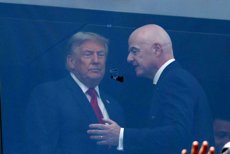Trump beobachtete das Spiel an der Seite von FIFA-Präsident Infantino – hinter Panzerglas Trump beobachtete das Spiel an der Seite von FIFA-Präsident Infantino – hinter Panzerglas