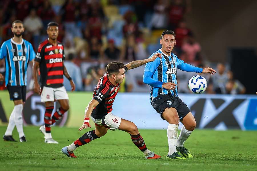 Flamengo e Grêmio empataram no Maracanã Flamengo e Grêmio empataram no Maracanã