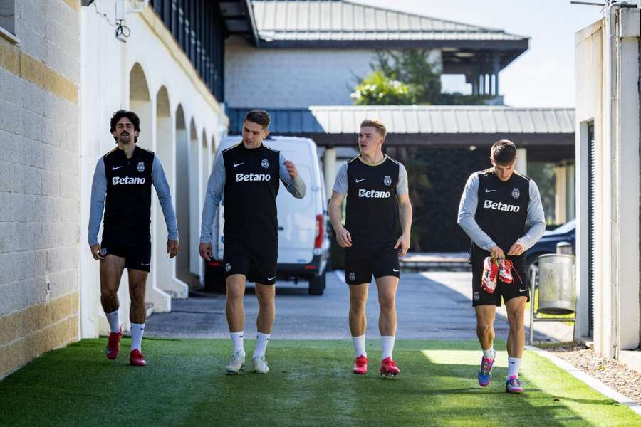 Trincão, Gyokeres, Harder e Fresneda antes do treino