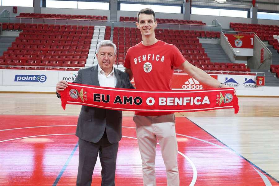 Filip Taleski reforça equipa de andebol do Benfica