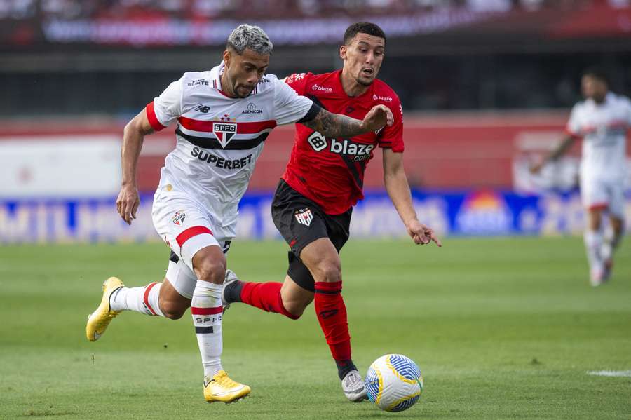 Wellington Rato em jogo do São Paulo contra o Atlético-GO, pelo Brasileirão deste ano