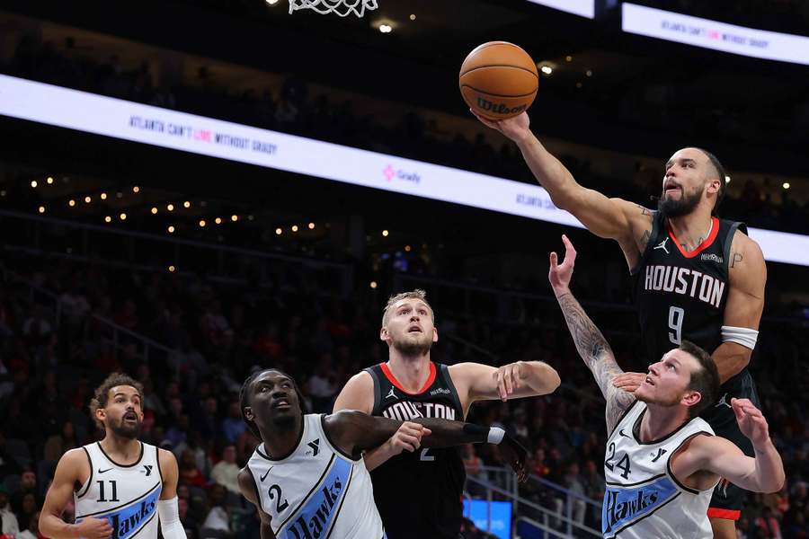 Dillon Brooks levou a melhor sobre a defesa dos Hawks