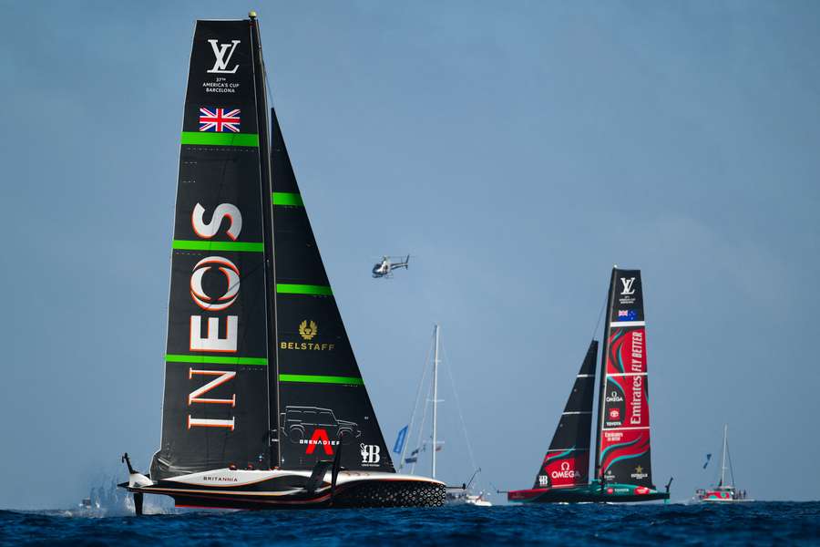 El Ineos Britannia reacciona y gana dos regatas al dominante Team New Zealand