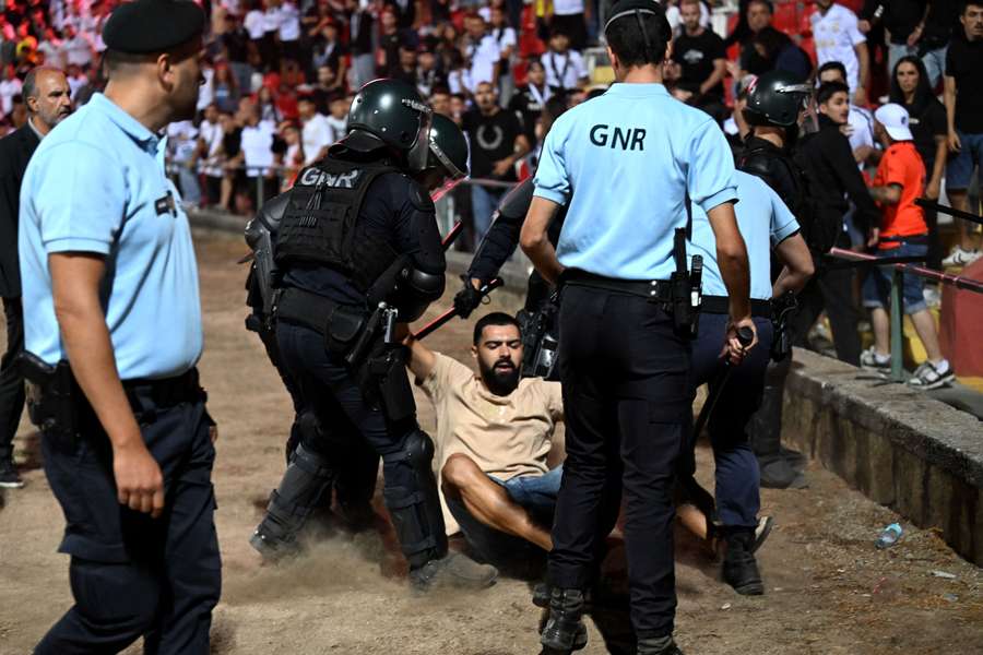 Distúrbios no final do jogo AVS - Vitória SC