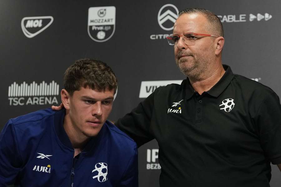 Tisková konference izraelského týmu byla bez problémů, ta irská skončila předčasně.