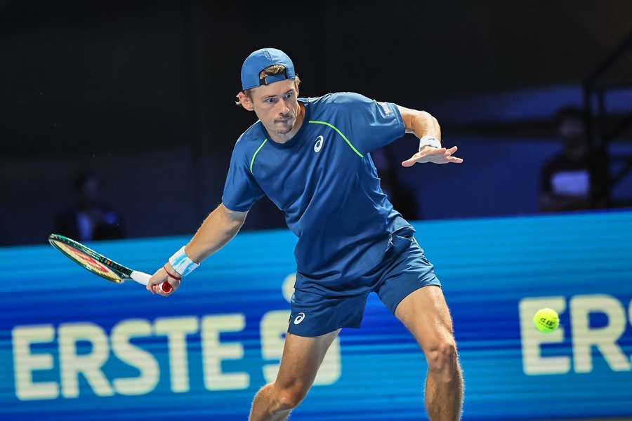 De Minaur overwint in Wenen, Tsitsipas volgende tegenstander Botic in Basel