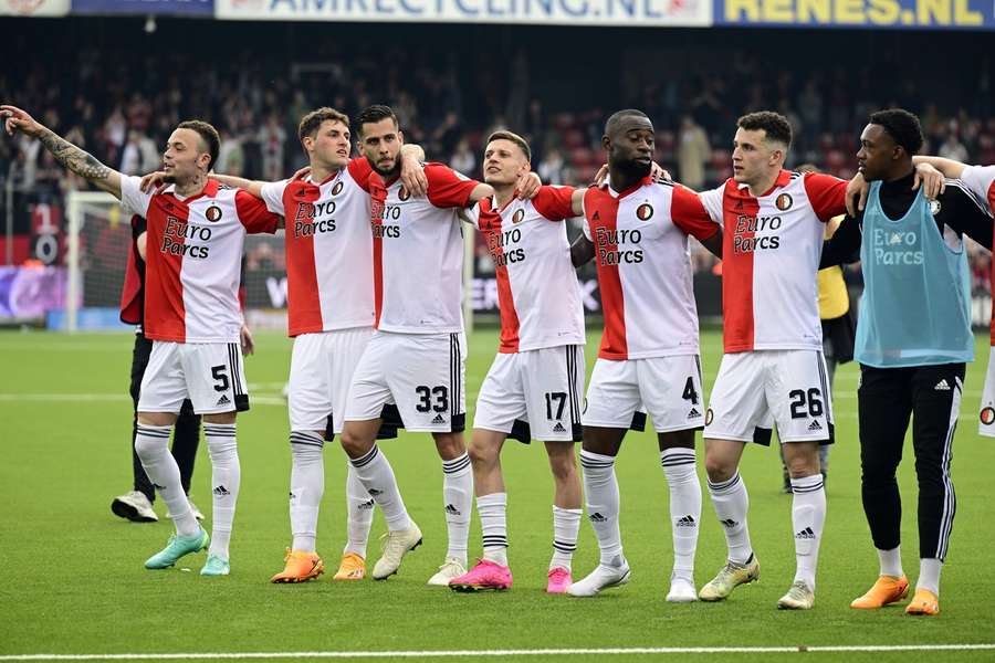 Feyenoord oslavuje před tribunou