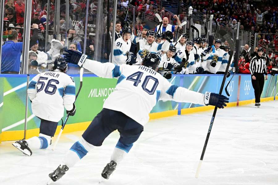 Haula et Armia célèbrent le deuxième but finlandais
