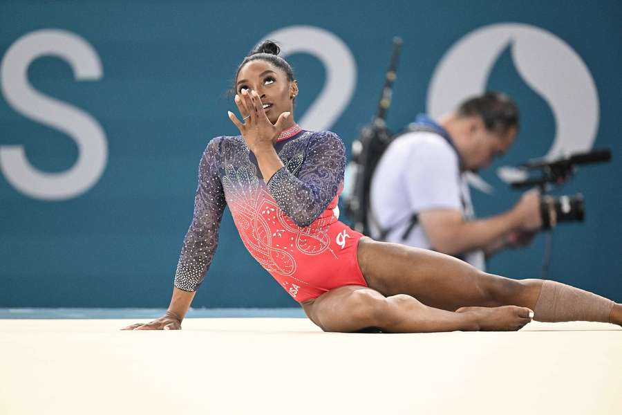 En skidt dag på kontoret : Simone Biles må nøjes med én medalje i de to sidste konkurrencer