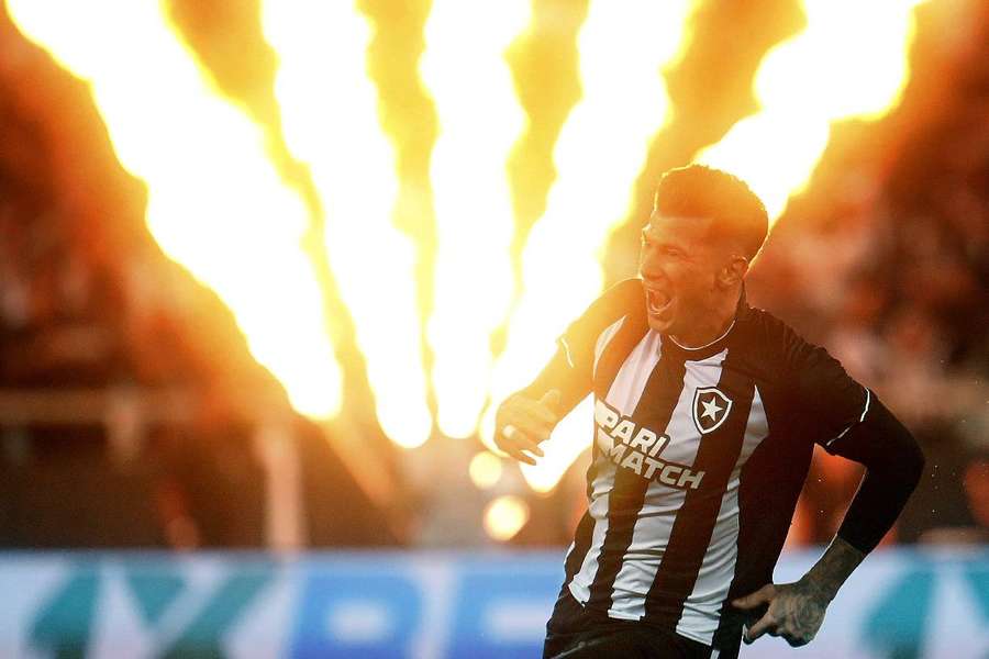 Victor Cuesta fez o gol da vitória do Botafogo no Nilton Santos