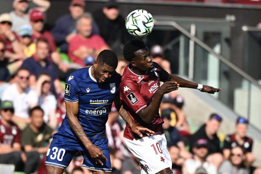 Metz bat Dunkerque au buzzer sur un but gag et s'offre un ultime barrage pour la montée en Ligue 1 Metz bat Dunkerque au buzzer sur un but gag et s'offre un ultime barrage pour la montée en Ligue 1