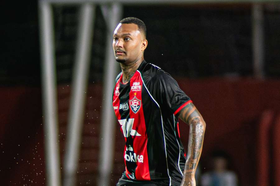 Luan Cândido fez sinal de roubo para a arbitragem Luan Cândido fez sinal de roubo para a arbitragem