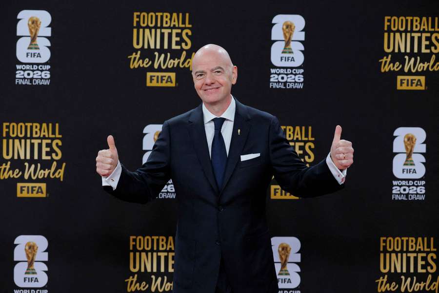 FIFA encara modelo de comercialização como oportunidade em vez de obrigação FIFA encara modelo de comercialização como oportunidade em vez de obrigação