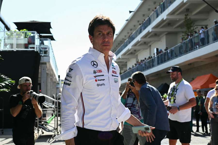 Wolff echó la culpa de la salida de Hamilton directamente al coche de Mercedes