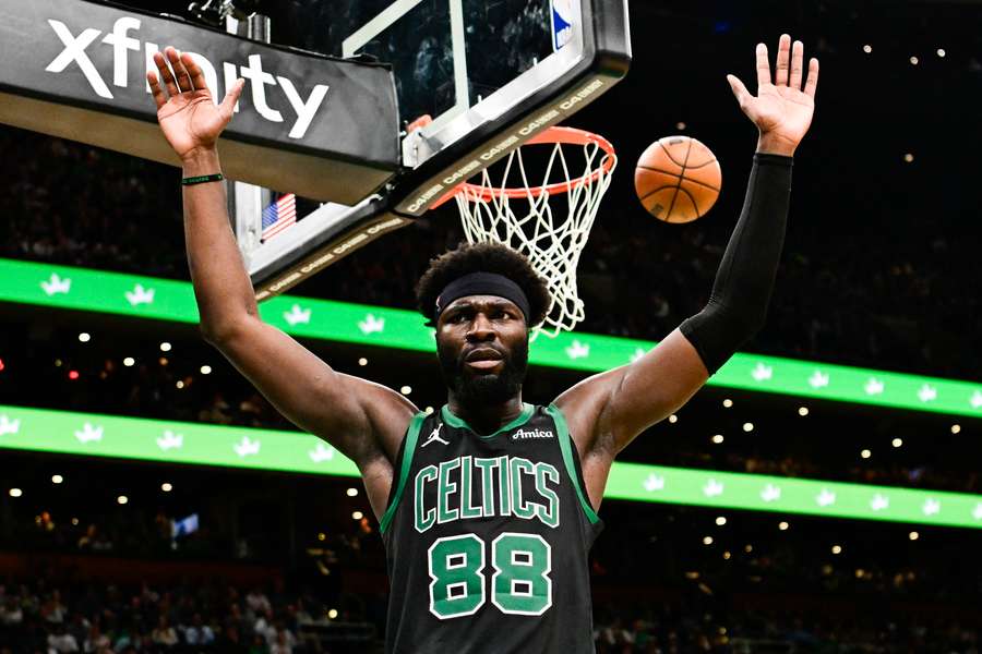 Neemias em ação pelos Celtics