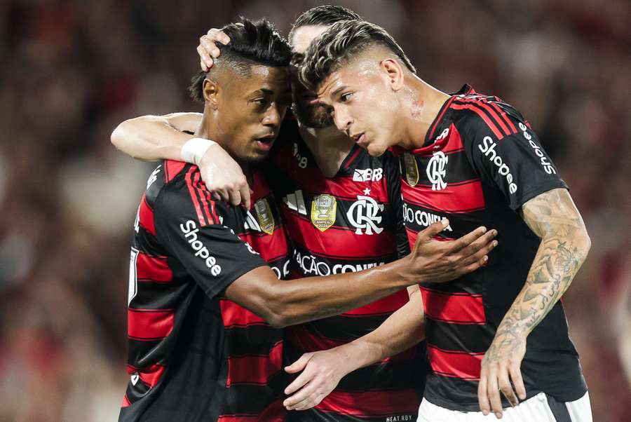 Flamengo atropelou o Vitória no Brasileirão