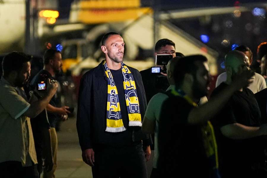 Vedat Muriqi, a su llegada a Estambul