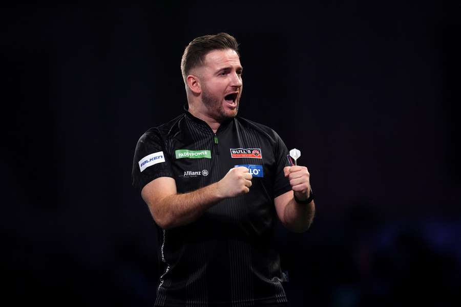 Arno Merk jubelt nach seinem Erfolg gegen Peter Wright.