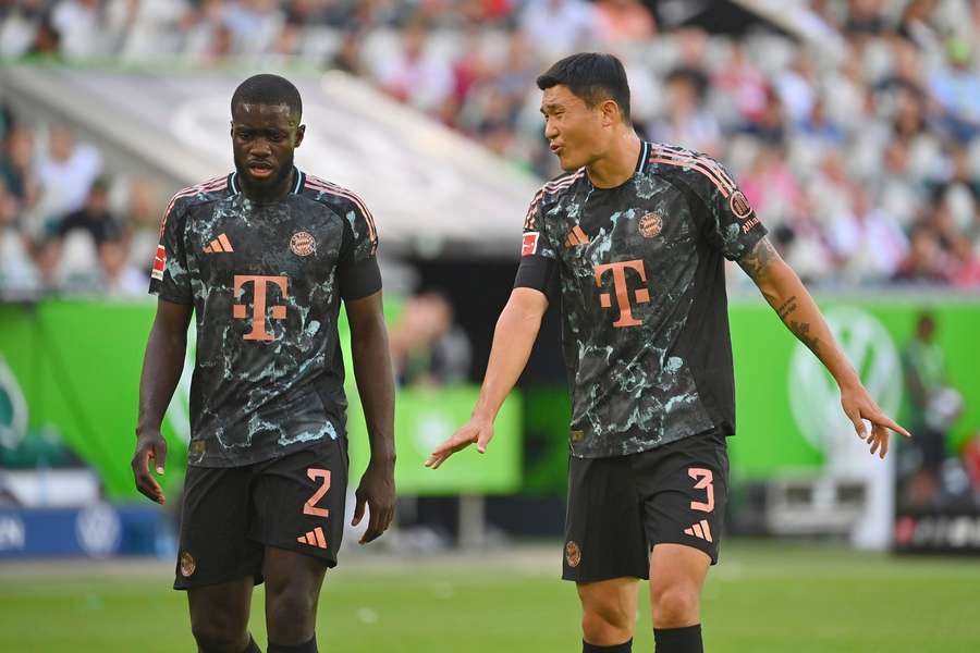 Dayot Upamencao (l.) und Min-Jae KIm (r.) waren in Wolfsburg keinesfalls sattelfest.