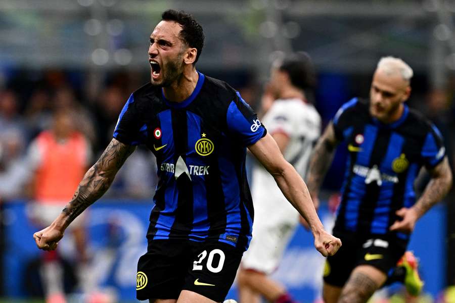Calhanoglu marcó de penalti para devolver la ventaja al Inter.