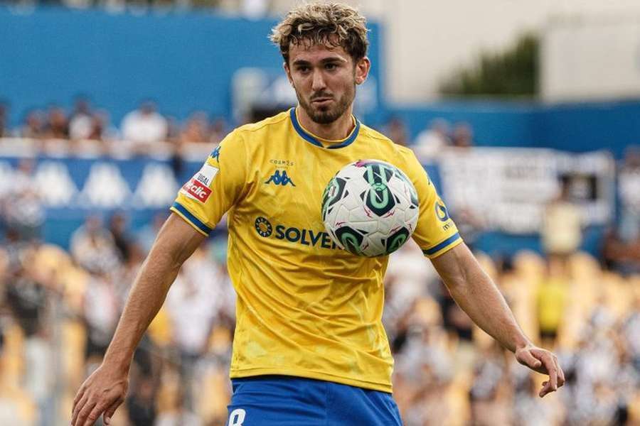 Jordan Holsgrove, médio do Estoril