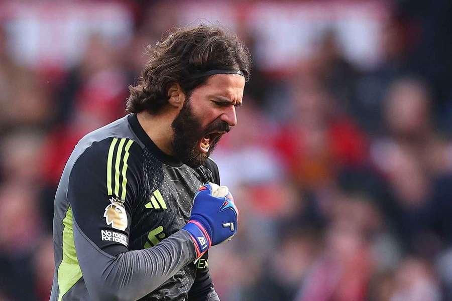 Alisson vai continuar no Liverpool até 2027