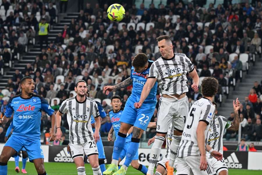 Napoli greep uiteindelijk de overwinning bij Juve