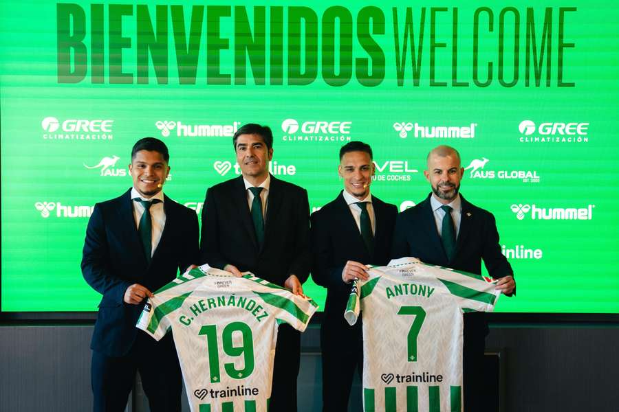 Cucho Hernández y Antony, en su presentación
