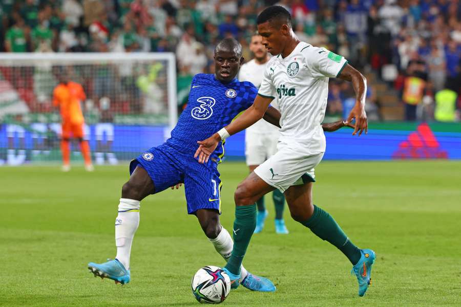 Kanté y Danilo en el enfrentamiento de la final del Mundial de Clubes de 2022 Kanté y Danilo en el enfrentamiento de la final del Mundial de Clubes de 2022