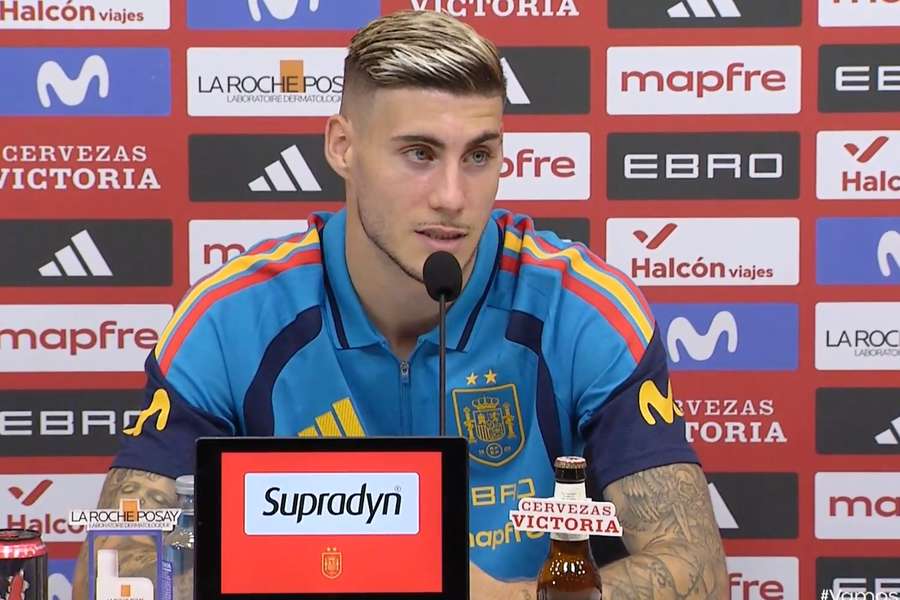 Roberto Fernández, en su primera rueda de prensa con la selección española Roberto Fernández, en su primera rueda de prensa con la selección española