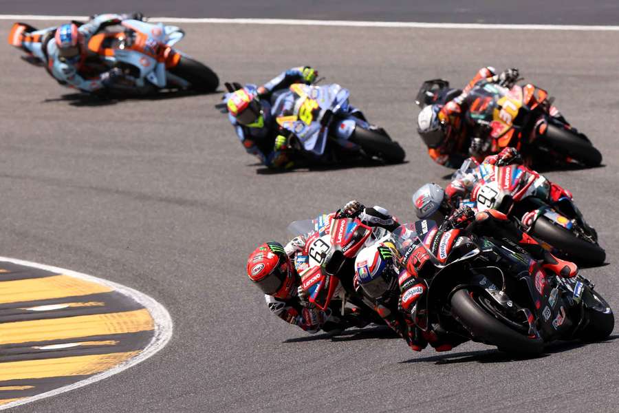 Bezzecchi y Bagnaia, por delante en la carrera larga de Mugello