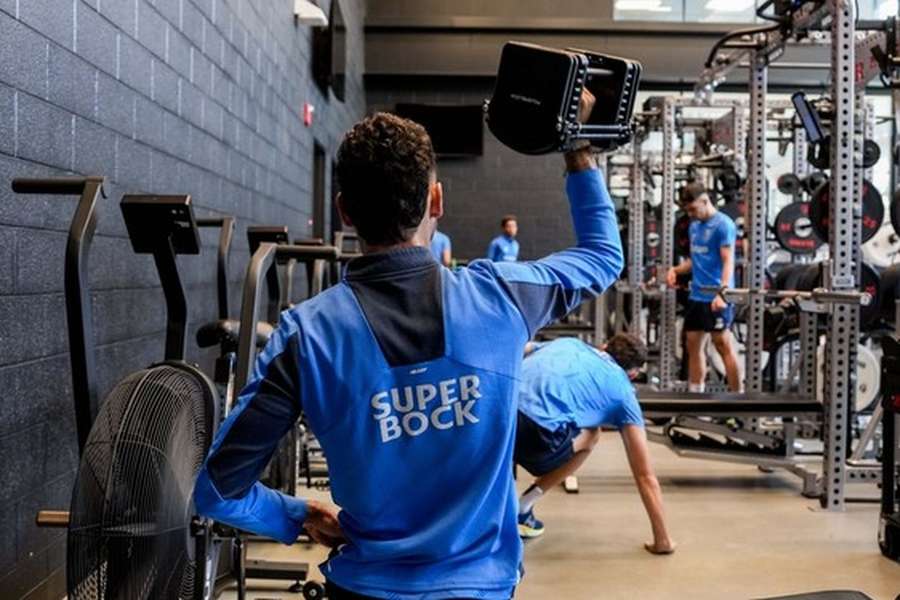 Jogadores do FC Porto trabalharam no interior das instalações