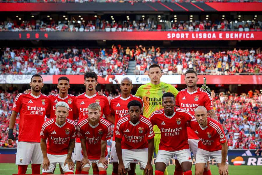 Benfica apresenta-se com 32 jogadores e três caras novas