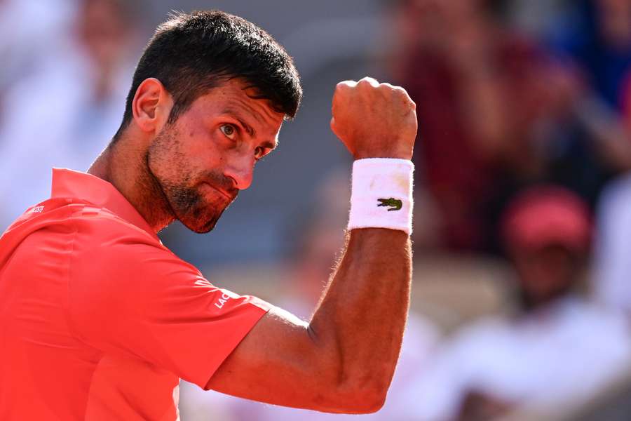 Djokovic ballt die Faust, nachdem er Carlos Alcaraz aus dem Turnier geworfen hat