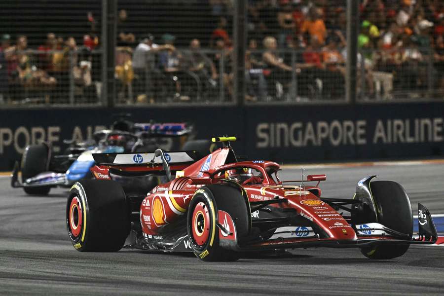 Ferrari tuvo dificultades en Singapur