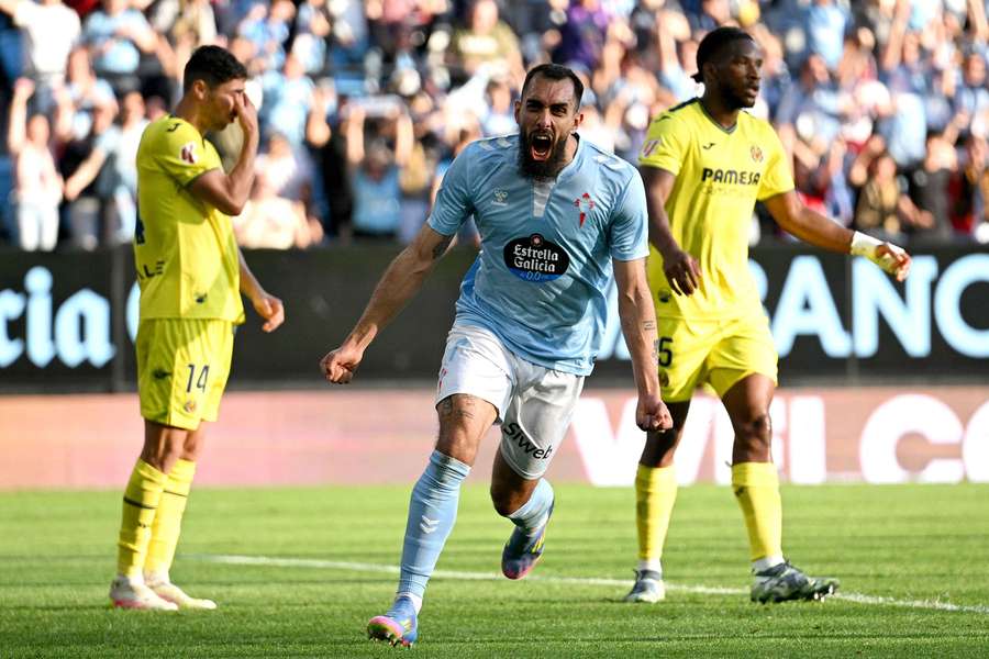 Borja Iglesias celebra su gol contra el Villarreal.
