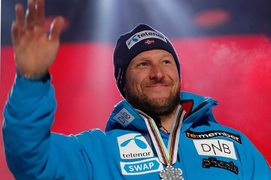 Svindal, doble campeón olímpico y cinco veces del mundo, celebra uno de sus éxitos