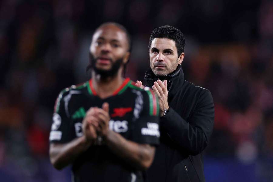 Arsenal-Coach Arteta (r.) und Raheem Sterling (l.)
