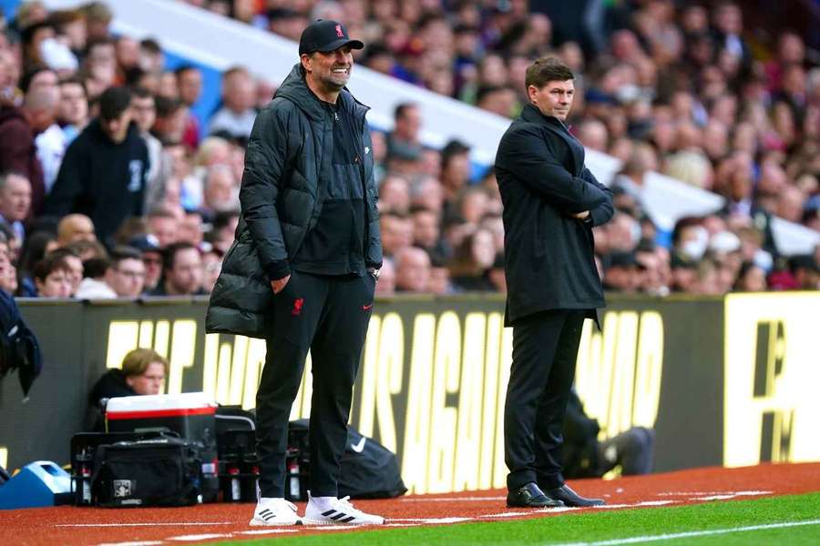 Gerrard (r.) und Klopp trafen später als Trainer in der Premier League aufeinander Gerrard (r.) und Klopp trafen später als Trainer in der Premier League aufeinander