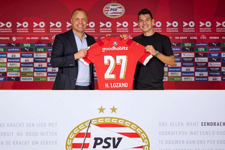 Lozano (l) met directeur voetbalzaken Stewart