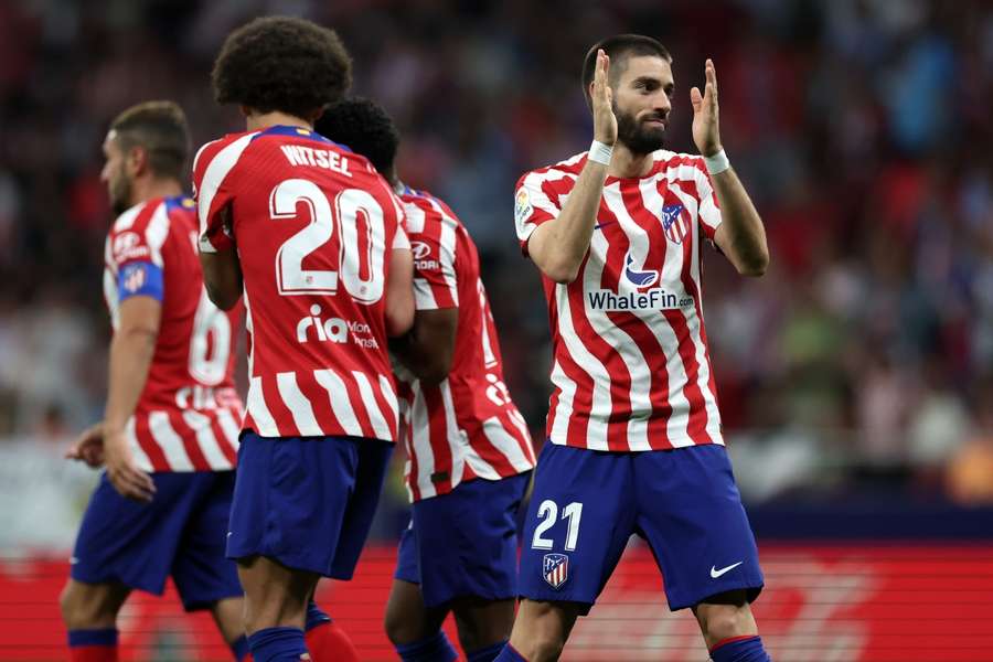 Carrasco begroet Atletico-fans in het Metropolitano