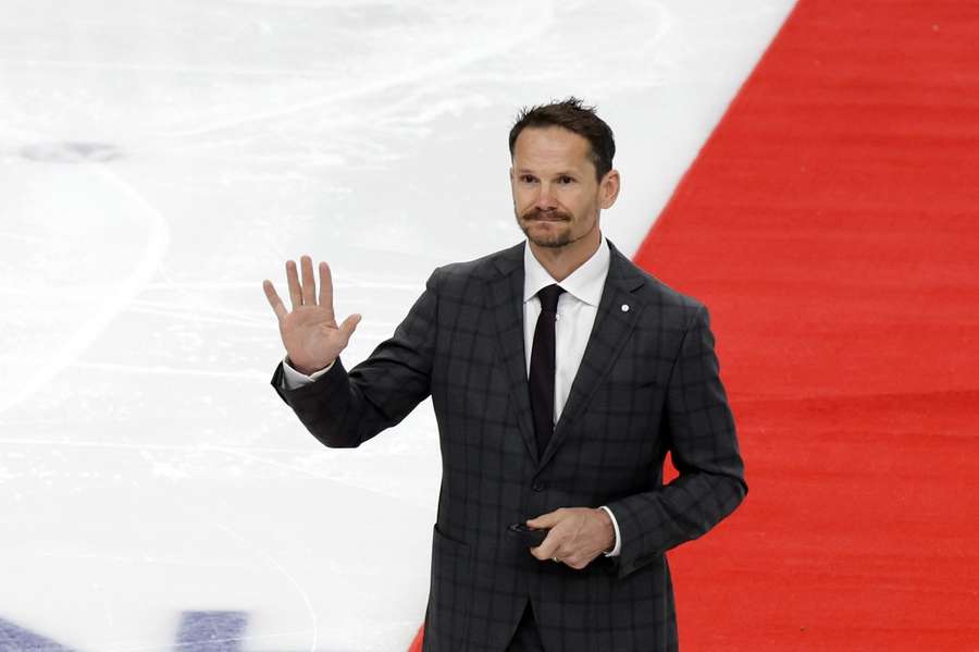 Eliáš během utkání NHL v Praze.