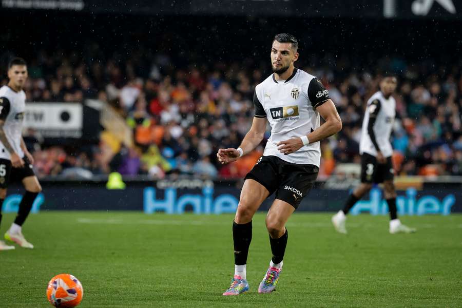 Rafa Mir, en su último partido con el Valencia
