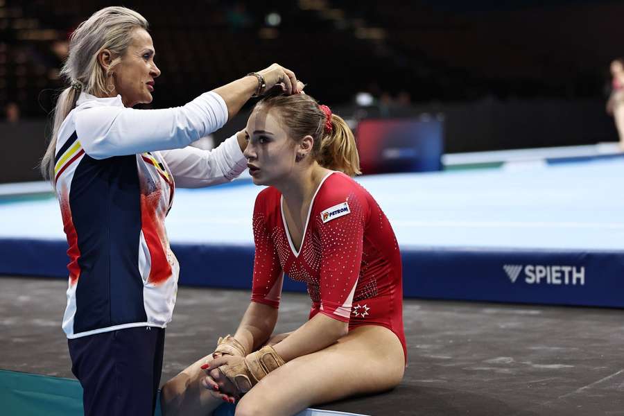 Camelia Voinea, alături de gimnasta Sabrina