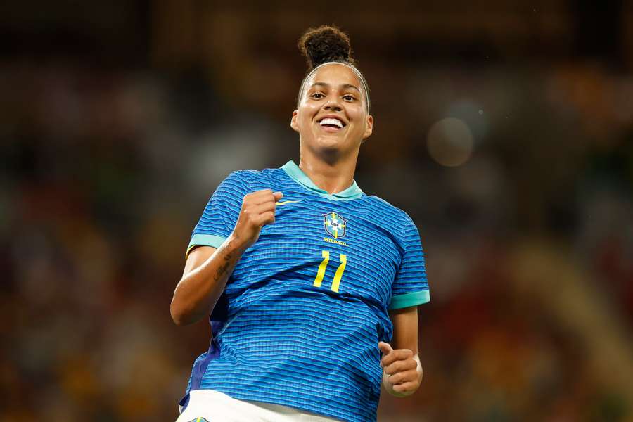 Amanda fez dois gols em 13 minutos