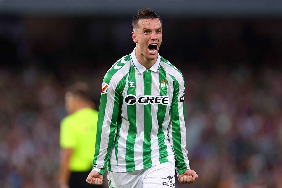 Giovani Lo Celso of Real Betis celebrates scoring his team's second goal against Getafe