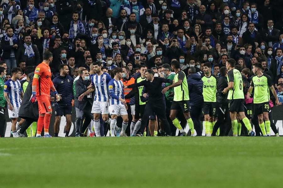 Clássicos entre Sporting e FC Porto têm resultado em várias expulsões