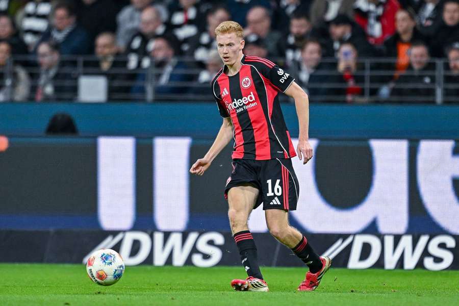 Arsenal set to prioritise bid for Eintracht Frankfurt midfielder Larsson 