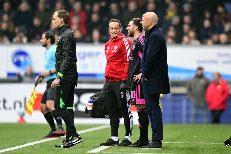 Arne Slot lang te zijlijn tijdens het duel bij Cambuur